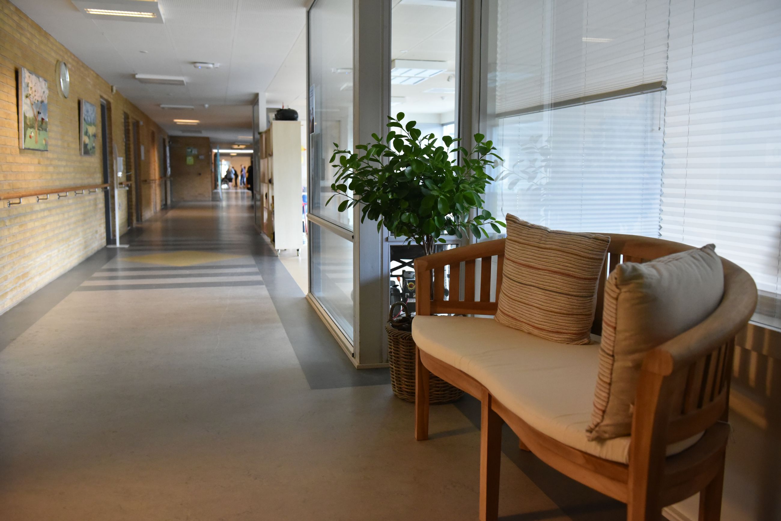 Gang med sofa på Åbakken